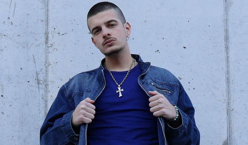 Гама загатва нова музикална посока с „Наред“