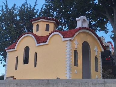 Щастлив ден за Полена: с общи усилия селото има нов параклис „Света Петка“