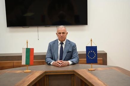 Кметът на община Симитли Апостол Апостолов с поздравителен адрес по повод 12-ти октомври