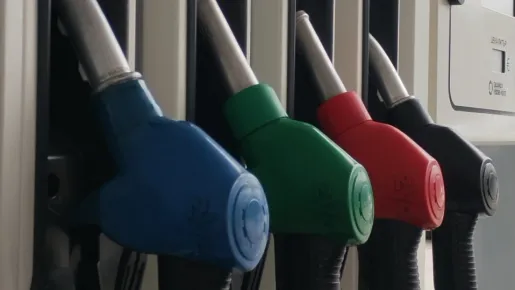 Дизелът гони 1.90 евро за литър
