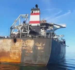 Наши рибари намериха обран кораба, изоставен след дронов удар