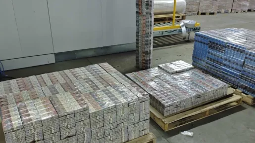 Контрабандни цигари за над 750 000 евро откриха в камион с чипс на „Кулата“