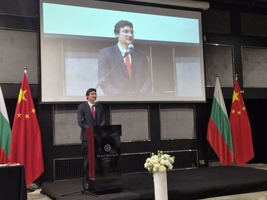 Крум Зарков: Развитието на Китай показва, че съществуват различни пътища за постигането на една цел