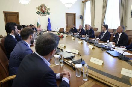 Радев: Със съвременна научна и изследователска инфраструктура ще насърчим реализацията на младите в България