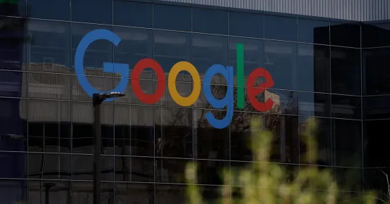 Европейската комисия глоби Google с 1 млрд. долара