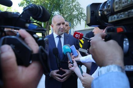 Радев: Елиминирахме олигархията от политическата власт, последователно изпълняваме обещанията си (Обобщение)