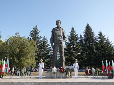 Срамно! От НПО сектора изплуваха тъмни креатури с опити за очерняне на Вапцаров