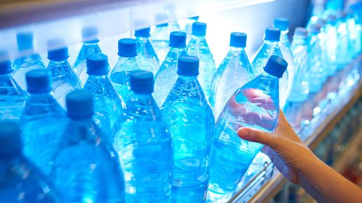Държавата осигури нови 9000 литра бутилирана питейна вода са доставени в община Струмяни