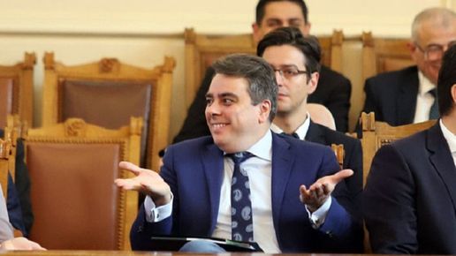 Жълтопаветно двуличие – гонят българското хоро от площада, но предизборно събират подписи за ракията