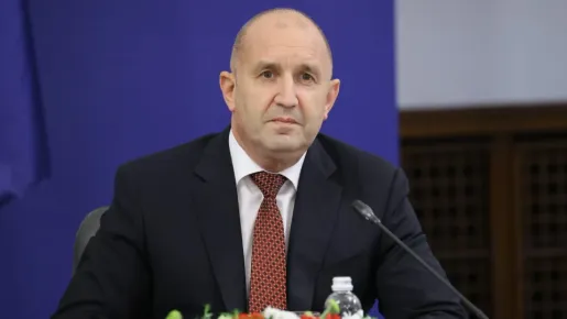 Премиерът Радев: Пеевски и Борисов отново се връщат към познатия си арогантен стил на говорене и на действие