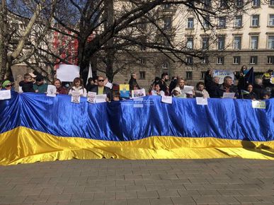 Българският “умнокрасив” е единственият на света, който протестира ЗА ВОЙНА!