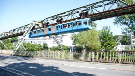 Beчe 125 гoдини: Byпepтaлcĸaтa oĸaчeнa жeлeзницa eжeднeвнo пpeвoзвa xиляди