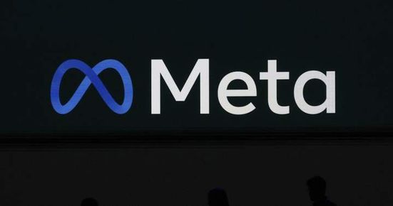 Десетки протестират срещу центъра за данни на Meta, планиран за окръг на север от Едмънтън