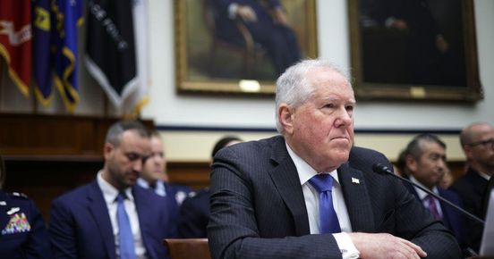 Пентагонът отмени разрешението за сигурност на бивш шеф на ВВС за разкриване на класифицирана информация относно възможностите на Air Force One