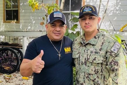 Той чакаше сина си да се върне от USS Lincoln. Тогава граничният патрул го арестува.