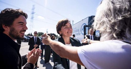 CAQ рекламира здравеопазването в частния сектор, докато PQ поддържа преднина в анкетите