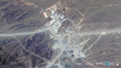 „Скок в строителството“ на предполагаем ирански ядрен обект, казват анализатори, докато САЩ обмислят начини за удари дълбоко под земята
