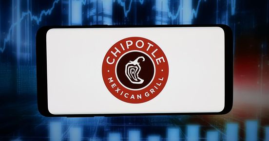 Акциите на Chipotle скочиха след съобщението, че Starbucks обмисля поглъщане