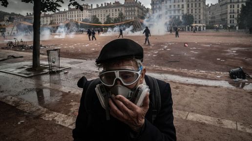 Половин милион протестиращи помитаха Франция в голямо шоу на младежки вълнения