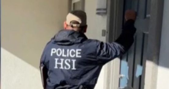 Съдия се произнася срещу политиката на DHS за чукане на вратите, за да се проследят евентуални гласоподаватели, които не са граждани