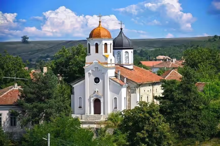 Св. Литургия, молебен за дъжд и освещаване и раздаване на Курбан ще се проведе утре в храм „Св. Троица“ в Кнежа