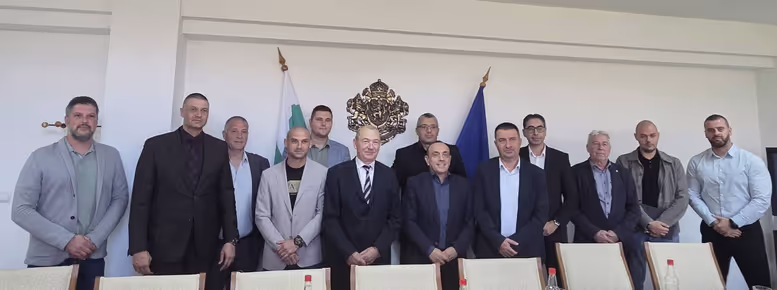 Областният управител Иван Петков беше домакин на работна среща с ръководството на Електрохолд и кметове от област Плевен