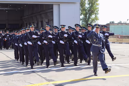 61 курсанти от 80-ия випуск на ВВВУ „Георги Бенковски“ положиха военна клетва (СНИМКИ)
