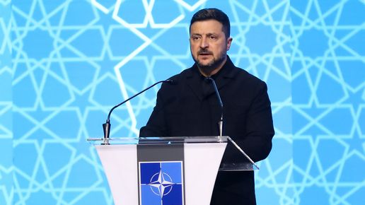 НАТО остави Зеленски пред вратата на лидерите, докато медии го представиха за равноправен