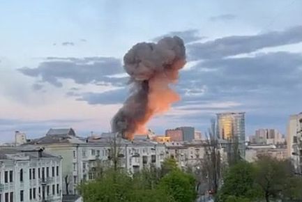 Мощни експлозии в Киев след атака с балистични ракети