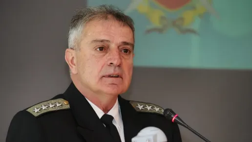 Началникът на отбраната адмирал Емил Ефтимов подаде оставка