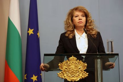 Илияна Йотова е сезирала прокуратурата и е изпратила цялата преписка по помилването на Огнян Атанасов
