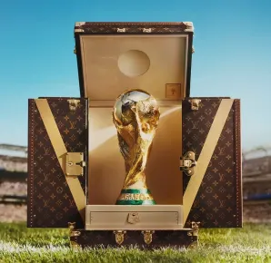 Louis Vuitton представи официалния куфар за трофея на Световното първенство 2026