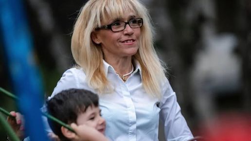 Днес свободата ми носи и радост, и тъга. Но продължавам напред – заради детето си, заради паметта на майка ми и заради всички вас, които не ме изоставихте