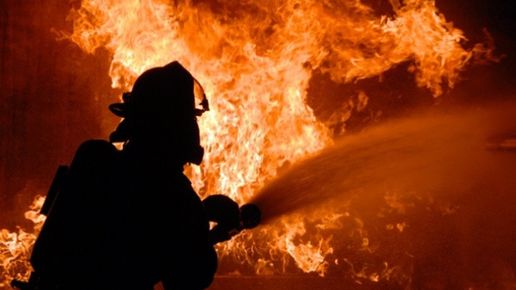 Пожар в старчески дом във Варна взе жертва, двама са ранени