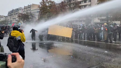 Бунтове във Франция за втора поредна седмица на протести