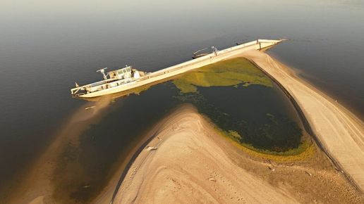Десетки плавателни съдове изчакват в българския участък на река Дунав заради ниското ниво