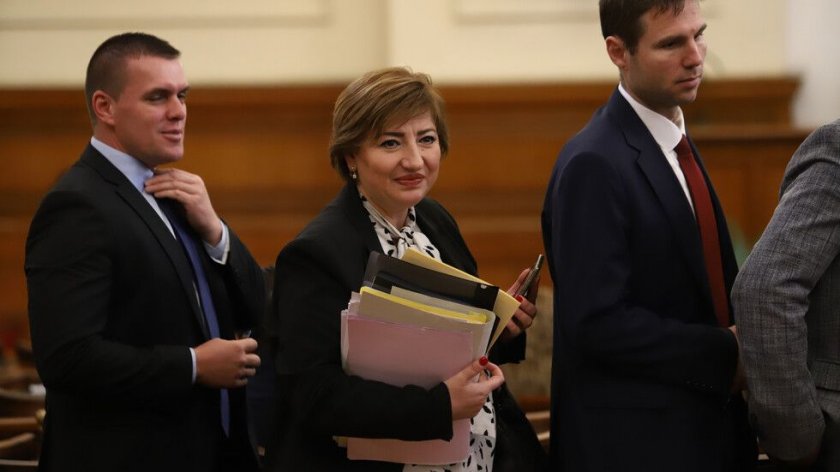 Ротация: Анна Александрова сменя Стою Стоев в правната комисия на НС