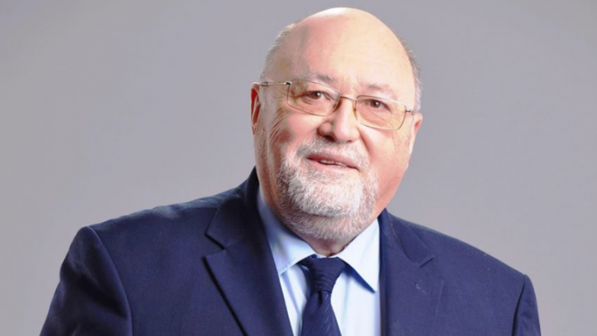 Ал Йо продължава да дебелее в Европарламента, къта милиони в банка