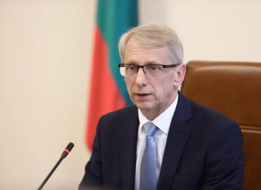 Министър Денков свиква МВР и службите за сигурност