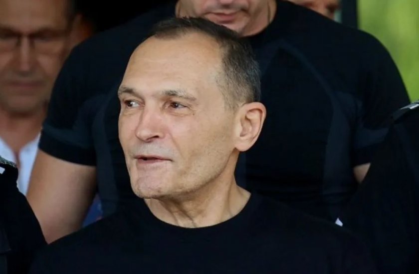 Васил Божков: Честит празник! У дома съм