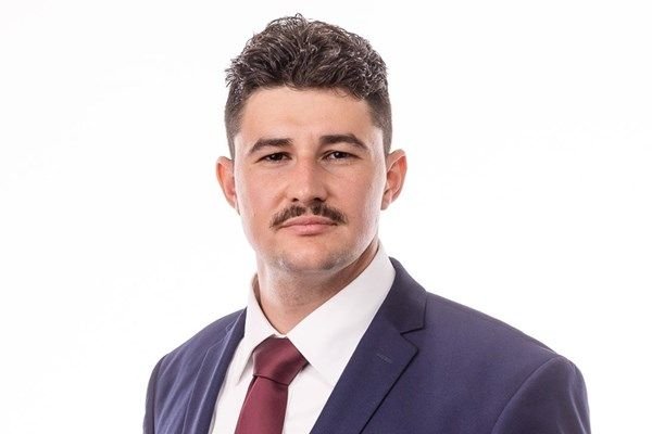 Депутат от &ldquo;Възраждане&rdquo; показа как трябва да се пази лева