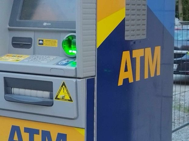 Банкомати по морето ни дерат с 13% комисиона