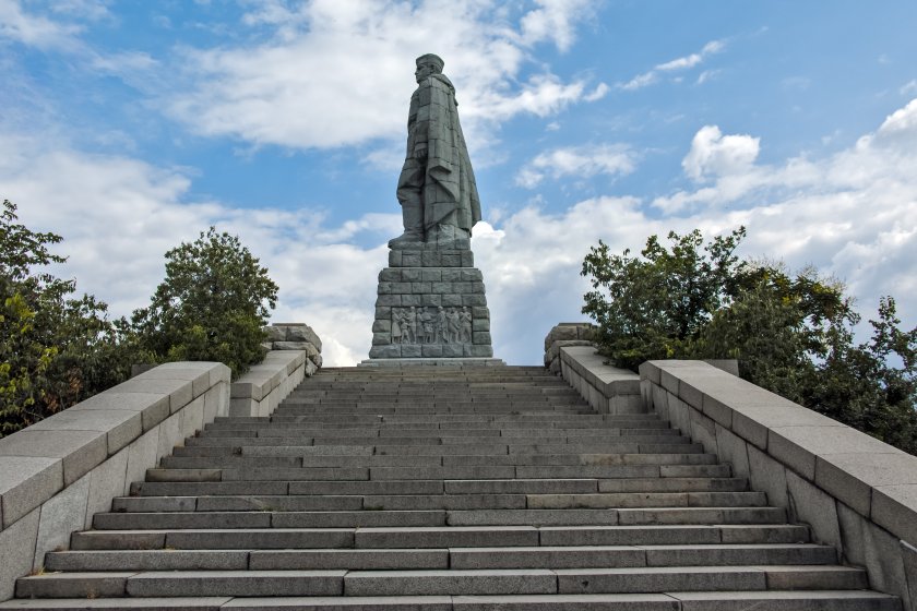 протест защита паметника rdquoальошаrdquo