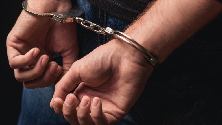 данс арестува полицай гбдоп подозират шпионаж полза русия