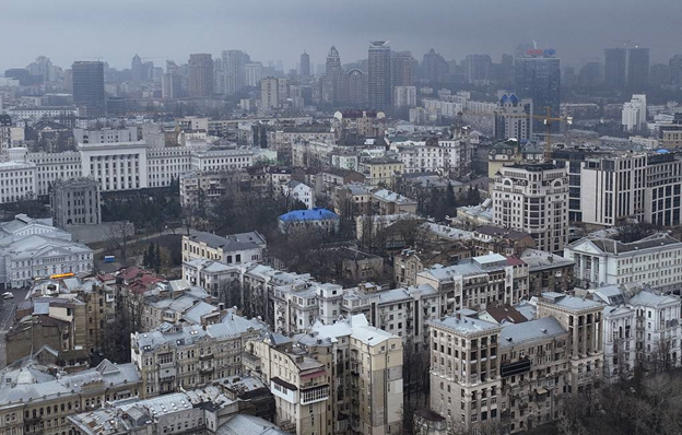 спонсорира киев въпреки украинските олигарси присвояват милиарди средствата