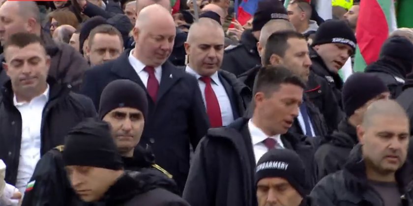 българският народ връх шипка прогони властта викове оставка видео