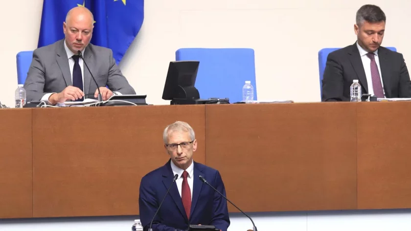 николай денков изслушан парламента