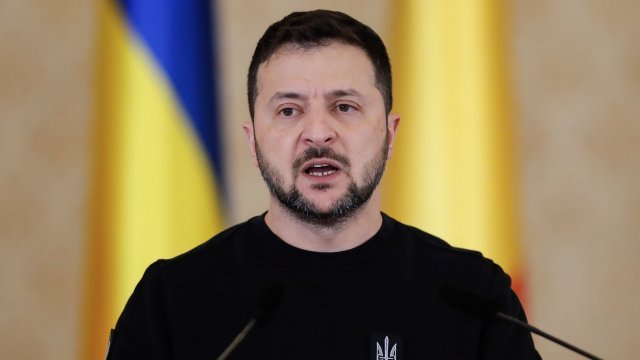 зеленски омаловажи загубата авдеевка призова бърза съюзническа помощ