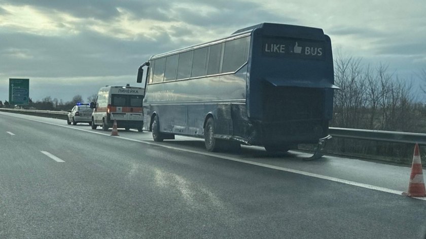 товарен автомобил удари автобус пътници тракия снимки