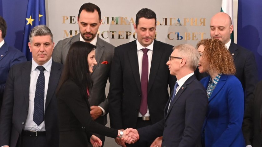 финалната права преговорите герб сдс водят лидерско ниво